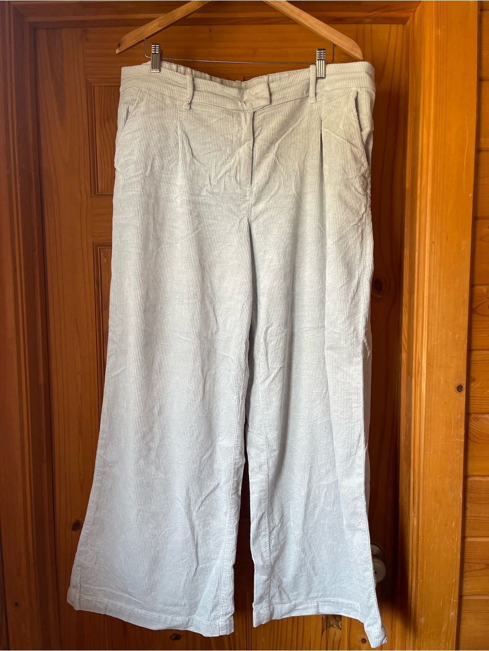American Eagle Outfitters Light Gray Wide-Leg Pants